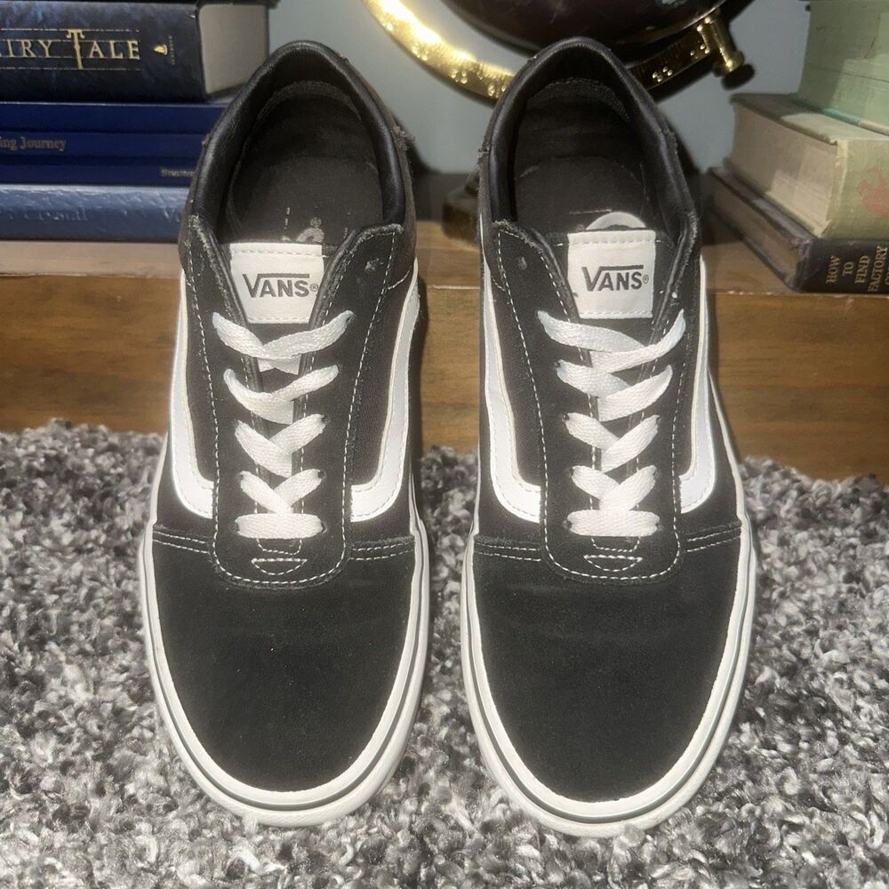 Vans Unisex Old Skool Black/White Lace Up Shoes YOUTH 6 / Women’s 8 / Men’s 6
